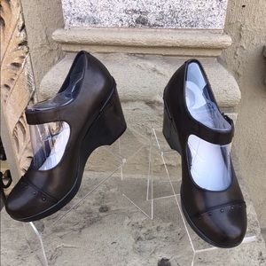 BRAND NEW COMFY DANSKO WEDGES!!